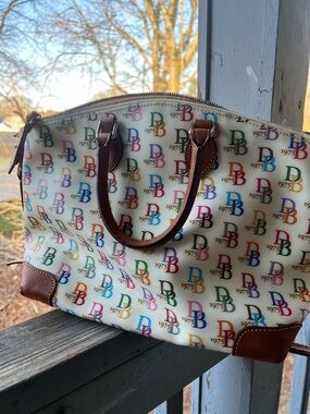 Dooney & Bourke White Multi-Color Logo Crossbody bag with Brown Trim Y2K